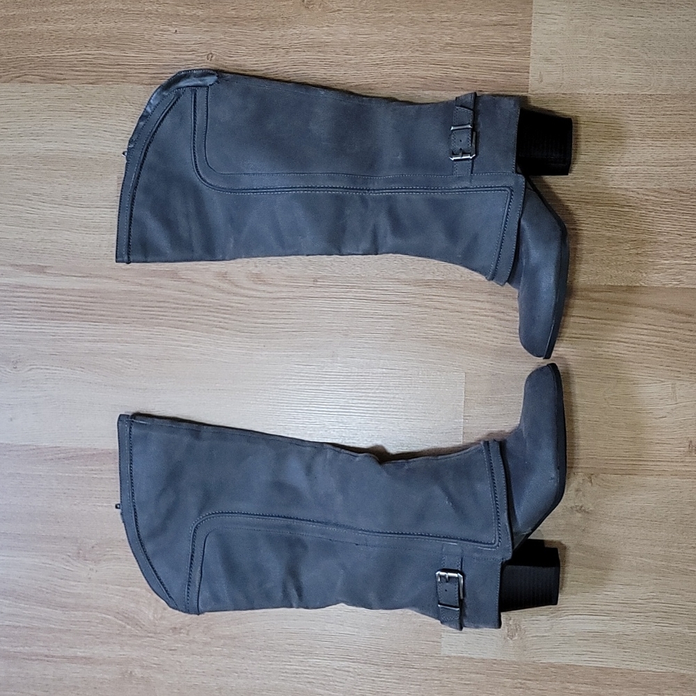 Size 10 Like New Gray Suede Boot